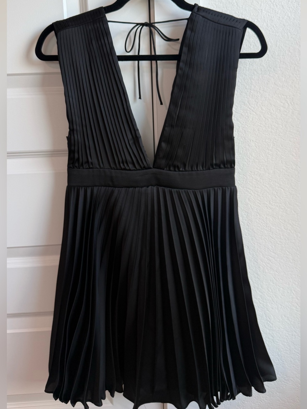 Abercrombie & Fitch Black Pleated V-Neck Dress